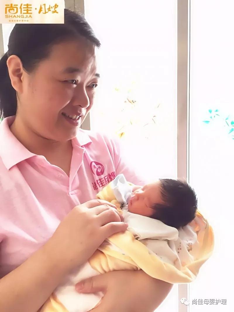 尚佳專(zhuān)業(yè)月嫂 | 母親生病丨 是否需停止哺乳？